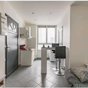 https://studio-montelimar-cosy-calme-netflix-wifi.hotels-rhonealpes.com