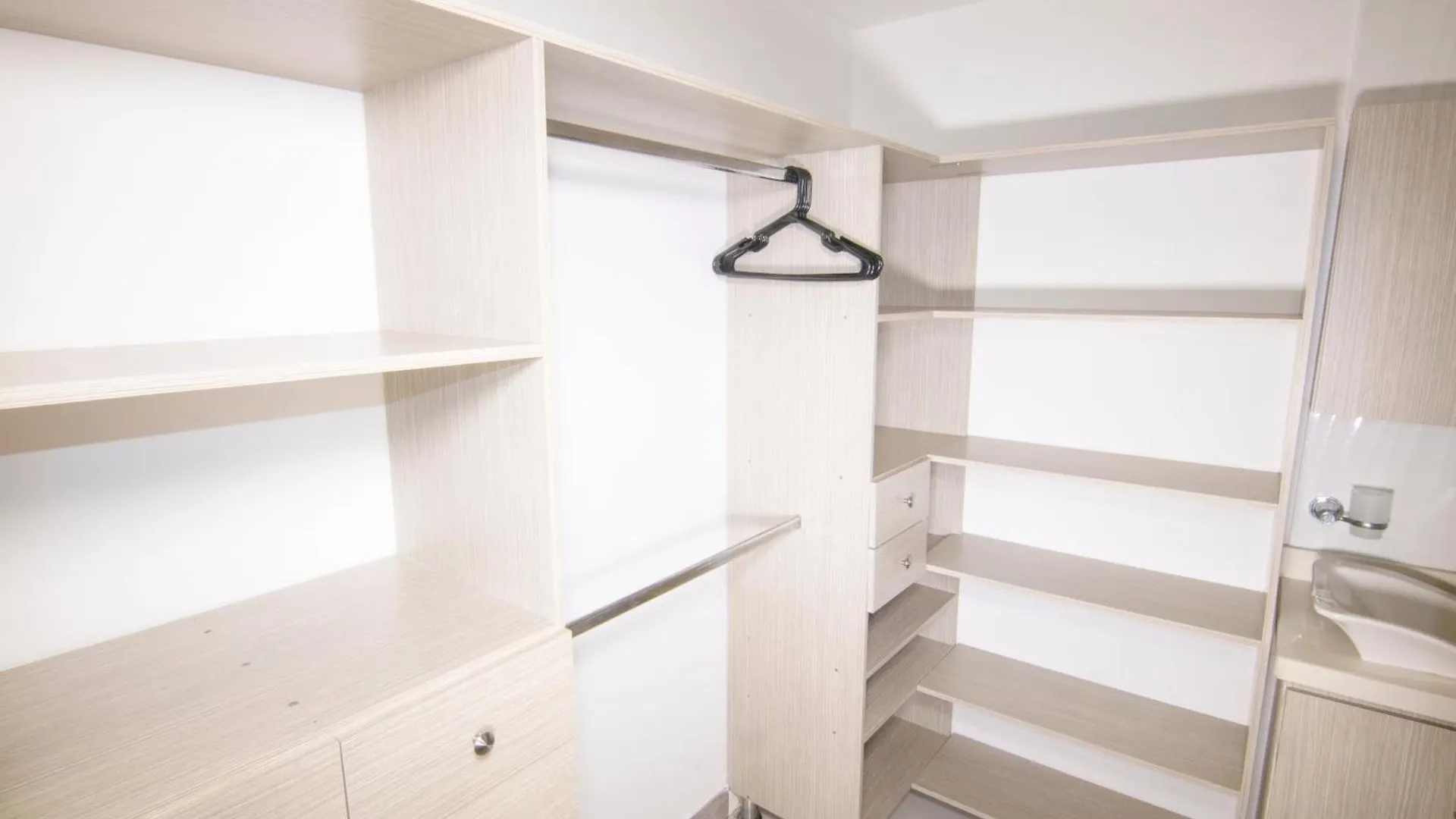 Loft Moderno En El Poblado Con Vista Y Parqueadero Mio Lofts