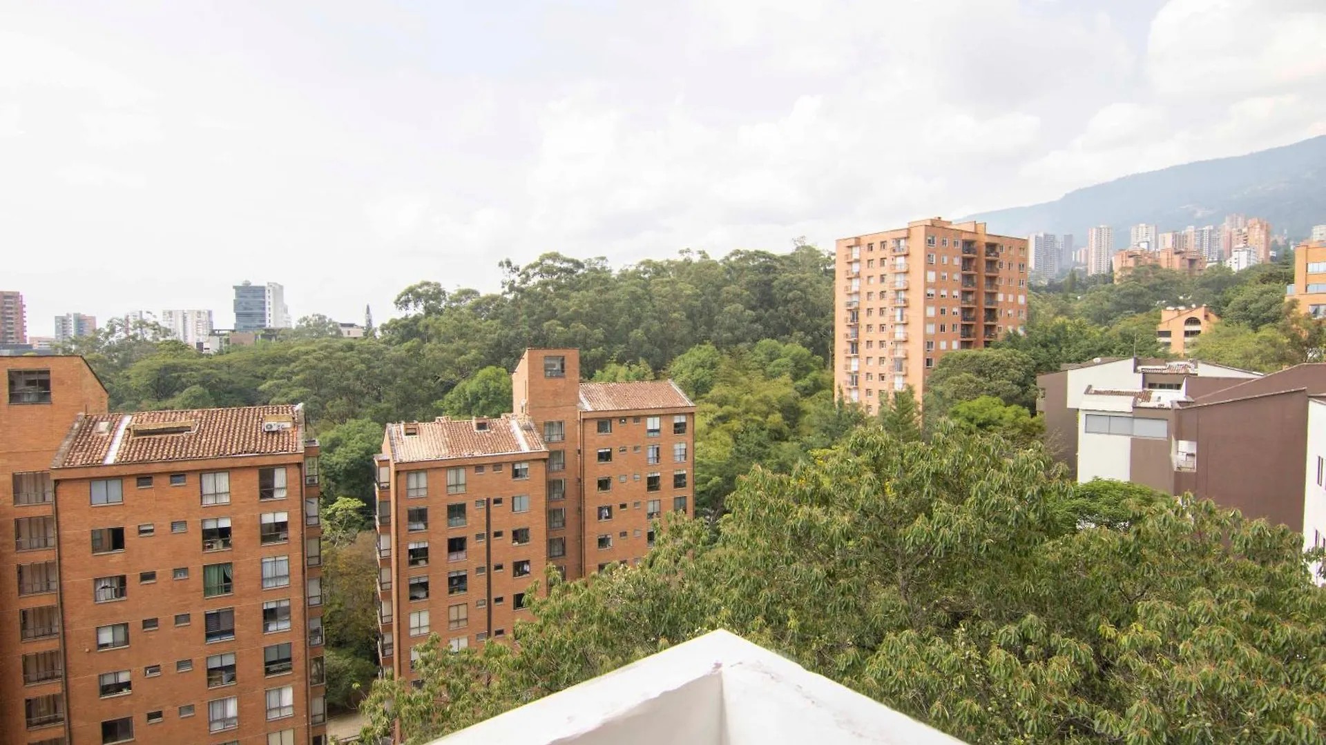 Loft Moderno En El Poblado Con Vista Y Parqueadero Mio Lofts 0*, Medellin Colombia